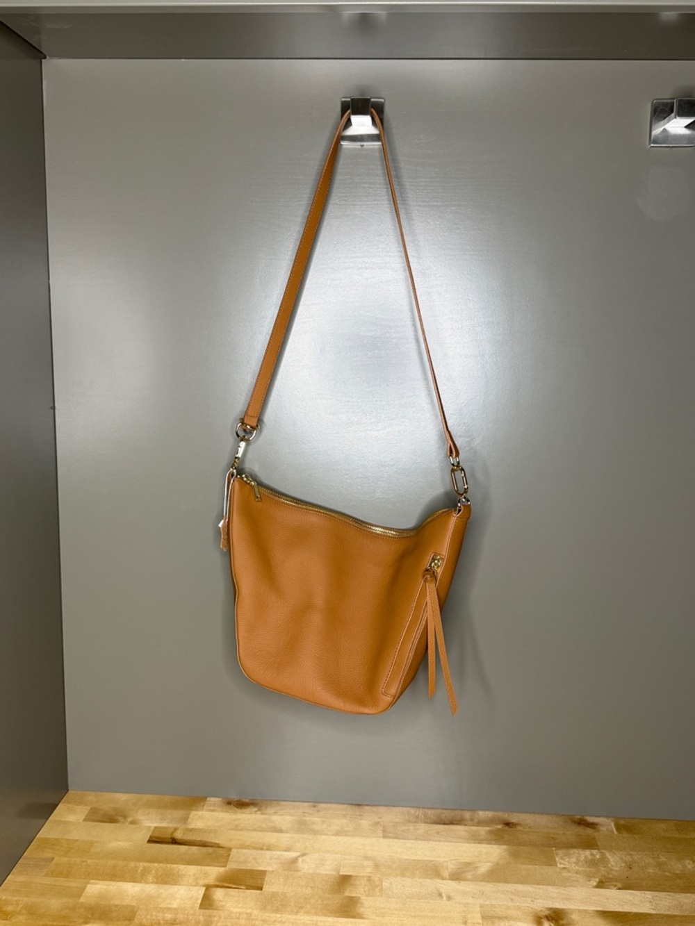 Women TOTE LE MONDE Tan Leather Shoulder Bag - Minimalist Crossbody
